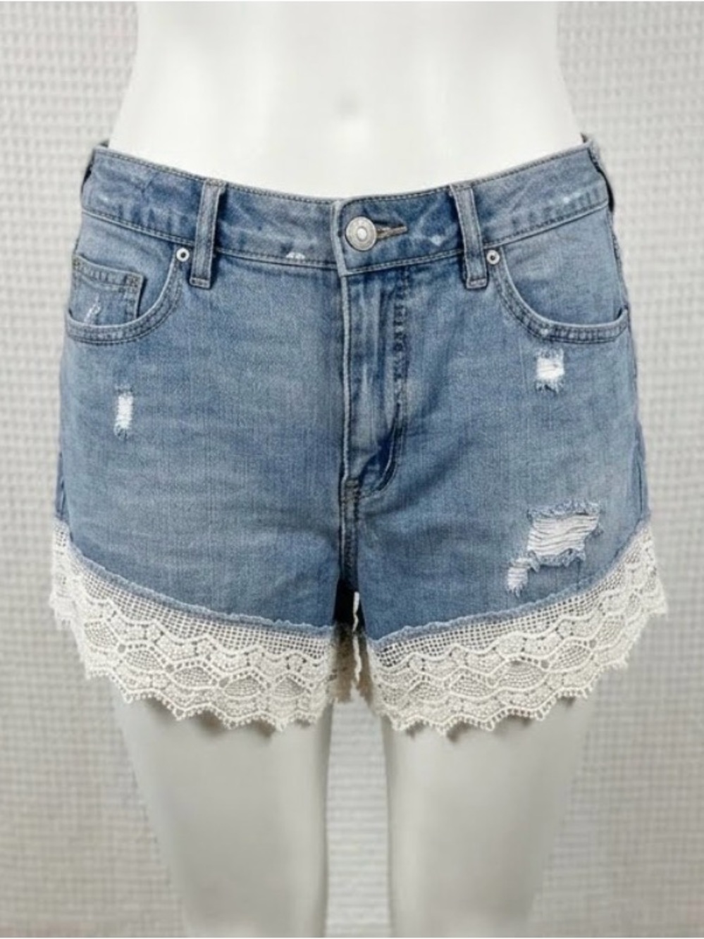 Free People Crochet Cream Lace Trim Denim Shorts Size 26 LIKE NEW